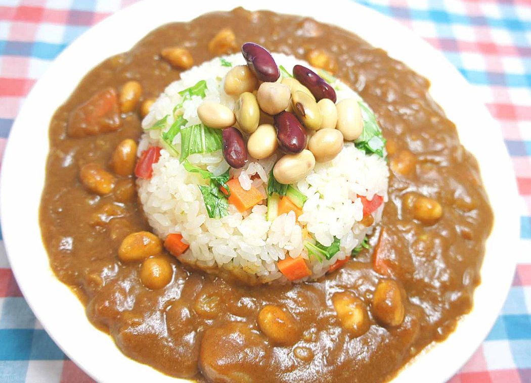 ポテトサラダとお豆の彩りカレー