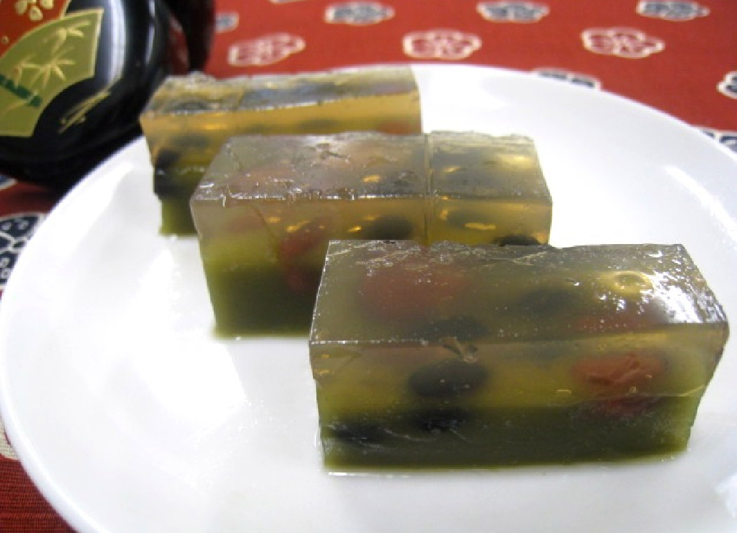 黒豆と金時豆のお茶寒天