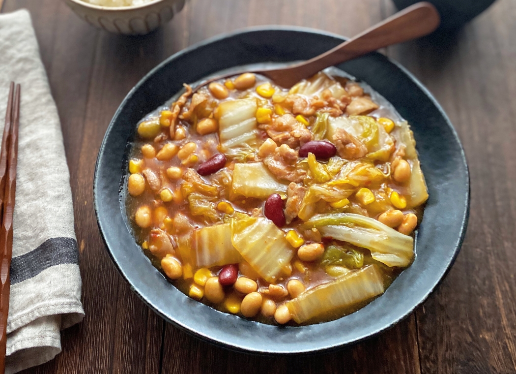 ご飯がすすむ！豚バラ白菜と豆のピリ辛とろみ煮