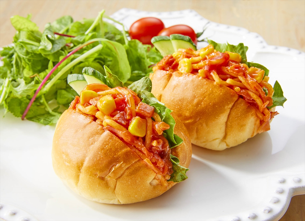 懐かしのナポリタンロール | おすすめアレンジレシピ | お豆を中心としたつくだ煮・お惣菜とおせち | おいしいかんどうずっといつまでも  カネハツ食品株式会社