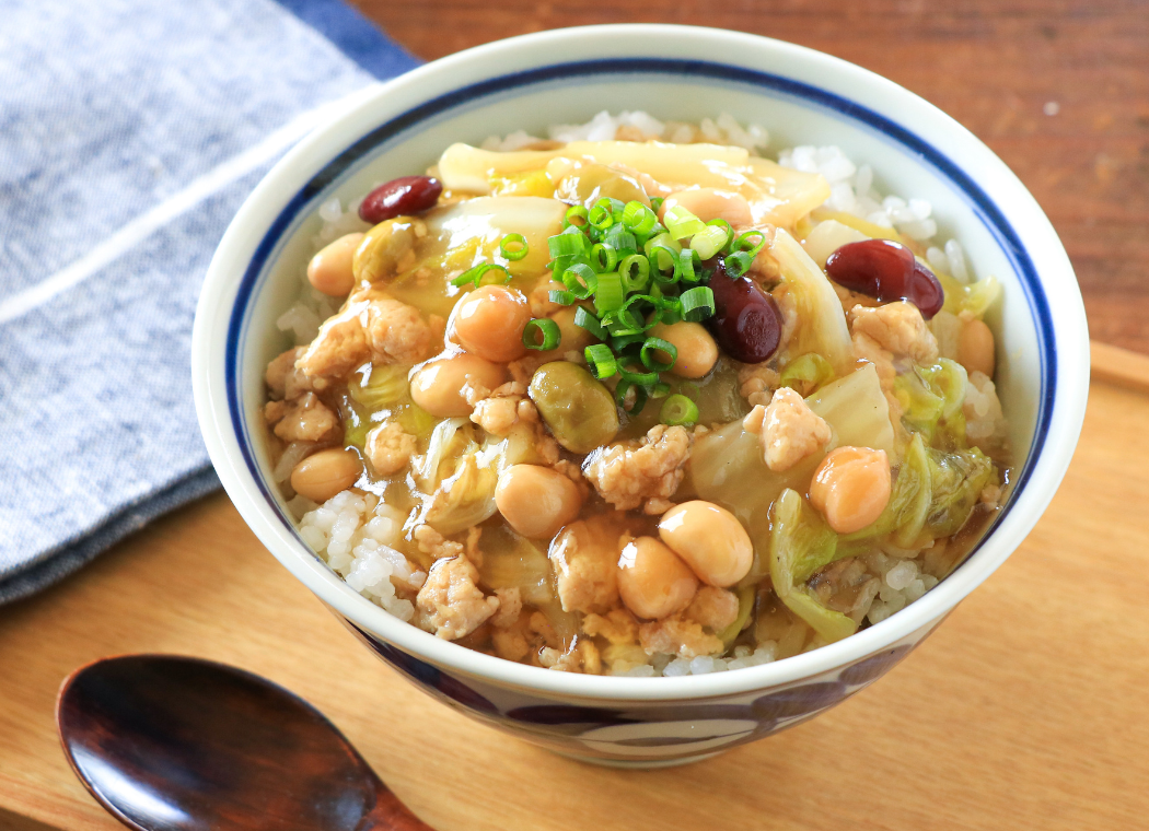 豆と白菜と鶏そぼろのあんかけ丼