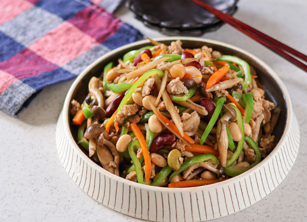 フライパン1つで炒めるだけ！鶏ひき肉と豆の野菜たっぷり炒め